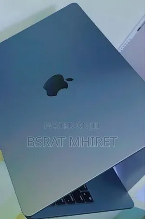 New Laptop Apple MacBook Air 2022 M2 16GB Apple M2 SSD 256GB