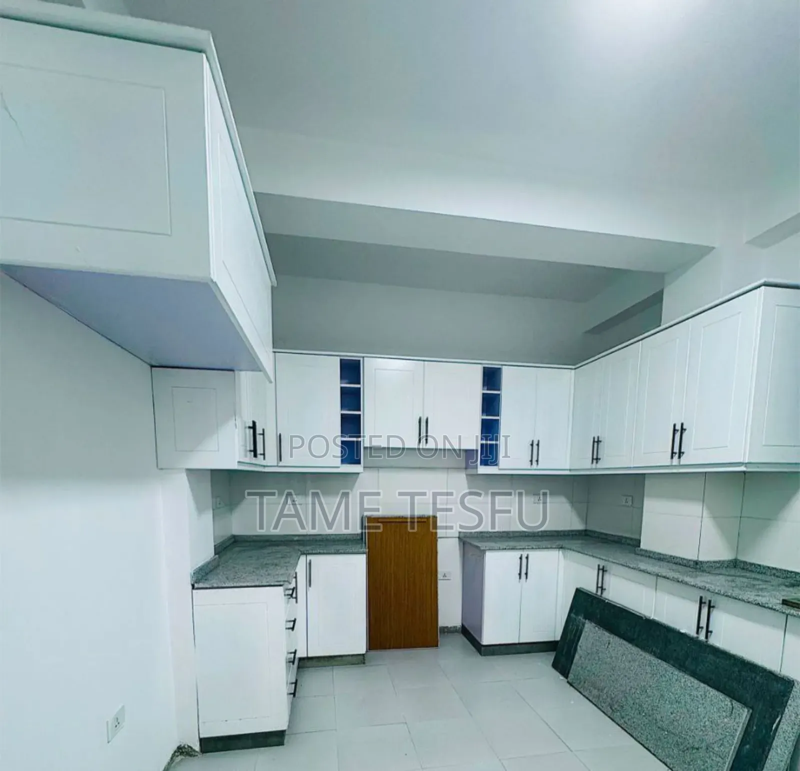 Furnished 8bdrm House in ቶቶት, Bole for sale