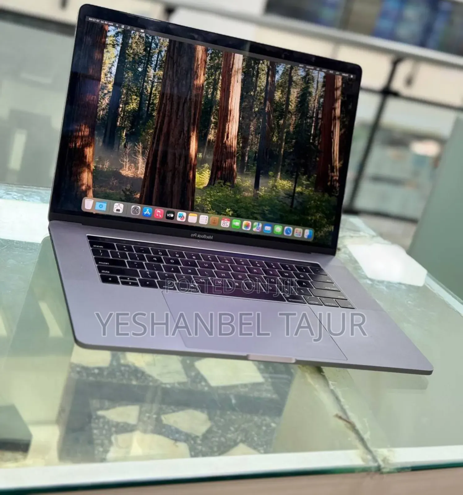New Laptop Apple MacBook Pro 2019 16GB Intel Core I9 SSD 512GB