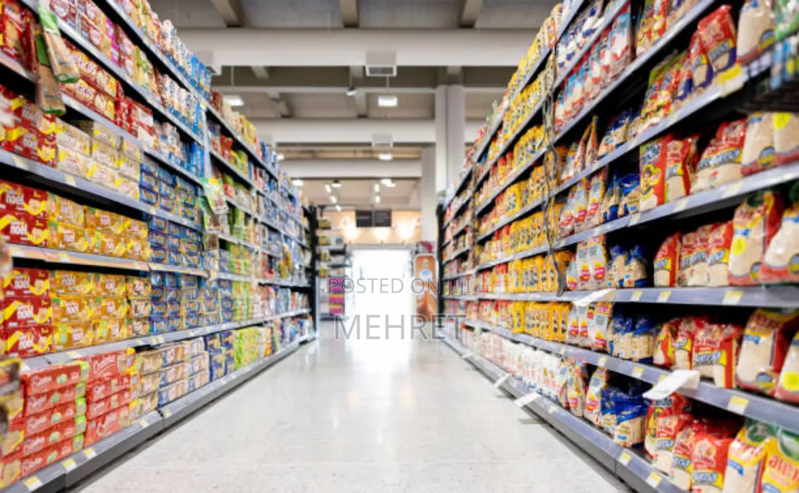 መሀል ሾላ መገናኛ ላይ ከነካርታው ያለቀ የንግድ ሱቅ ግራውንድ ላይ አስፓልት ዳር