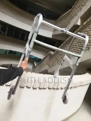 Photo - Walker笑笑walker脆弱medical Walker腕表walker Foldable褣了walker New