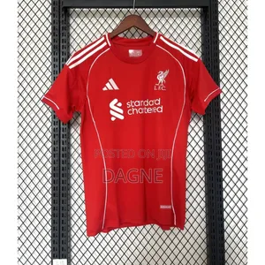 Photo - Liverpool 2025-2026 Home Kit