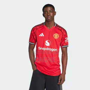 Photo - Manchester United 2025-2026 Home Kit