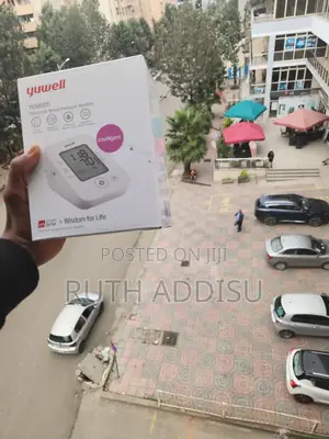 Photo - Blood Pressuer Monitor轟出digital Blood Pressuer Monitor New