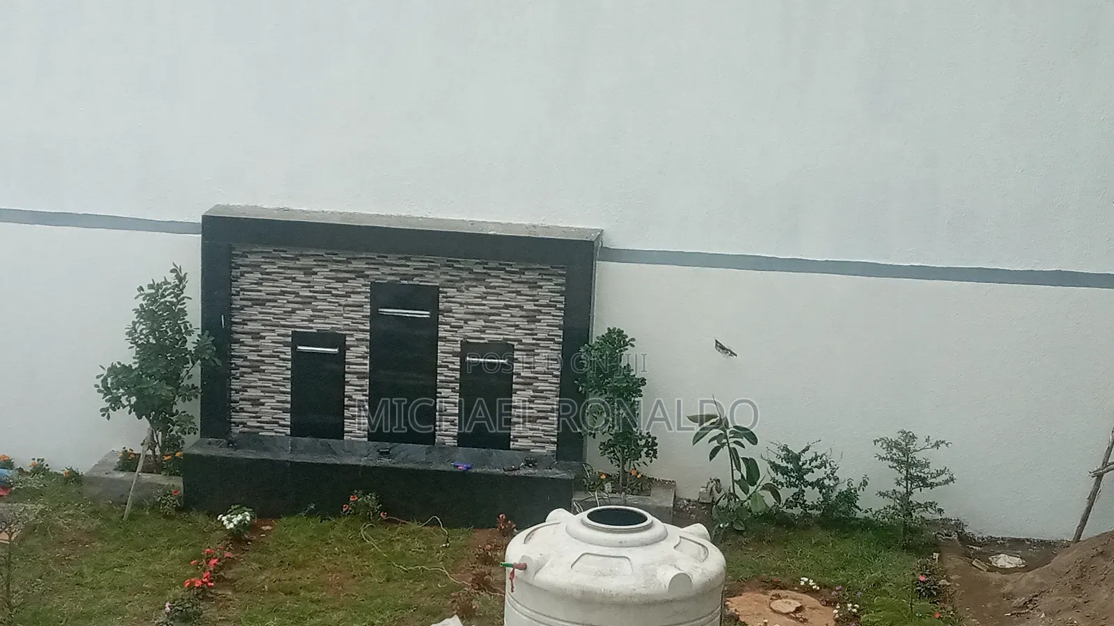 Wall Fountain የግድግዳ ፋውንቴን