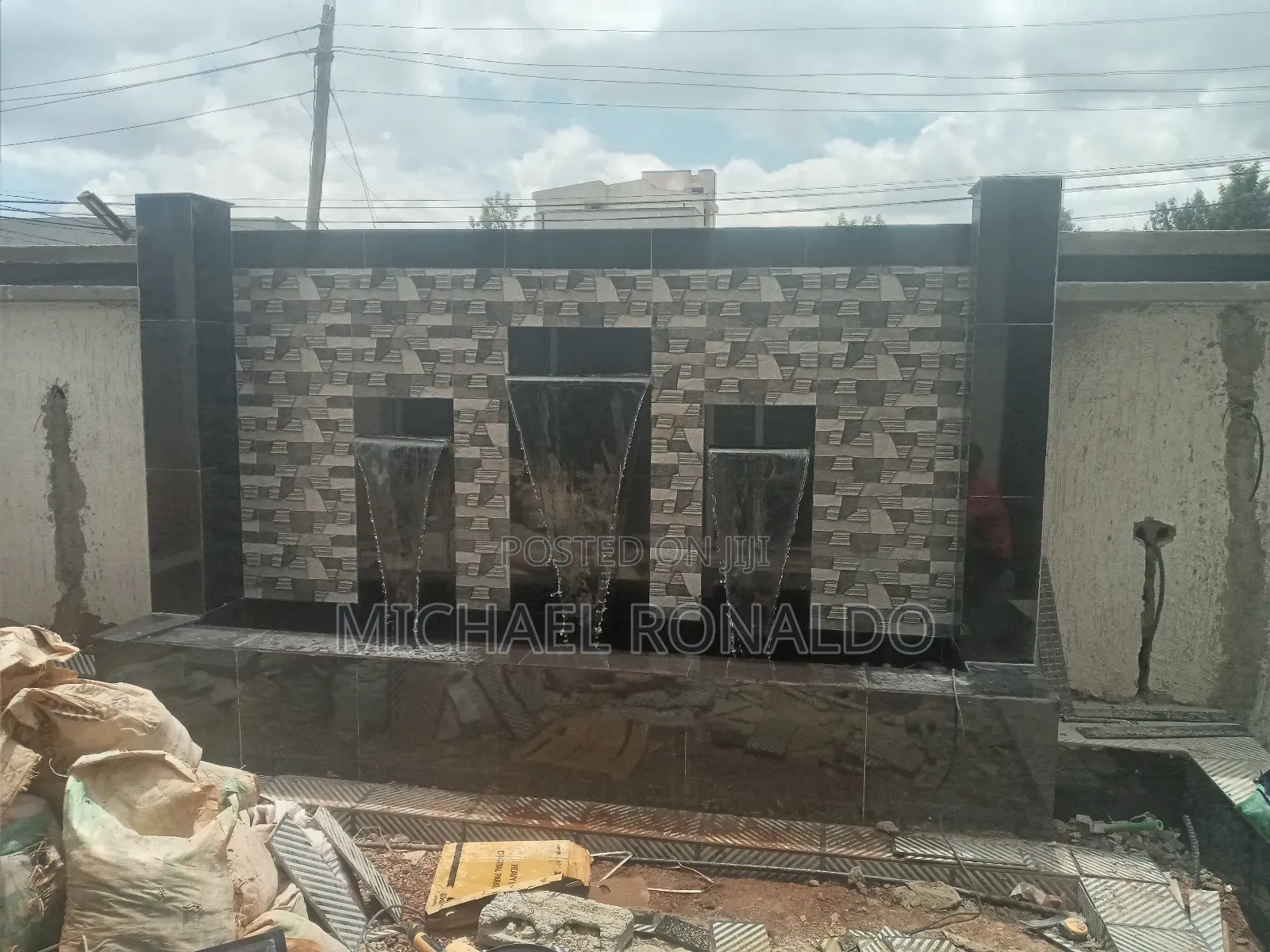 Wall Fountain የግድግዳ ፋውንቴን