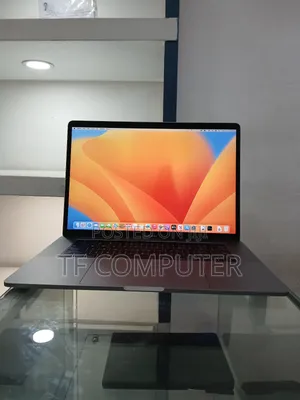 Photo - New Laptop Apple MacBook Pro 2017 16GB Intel Core I7 SSD 512GB