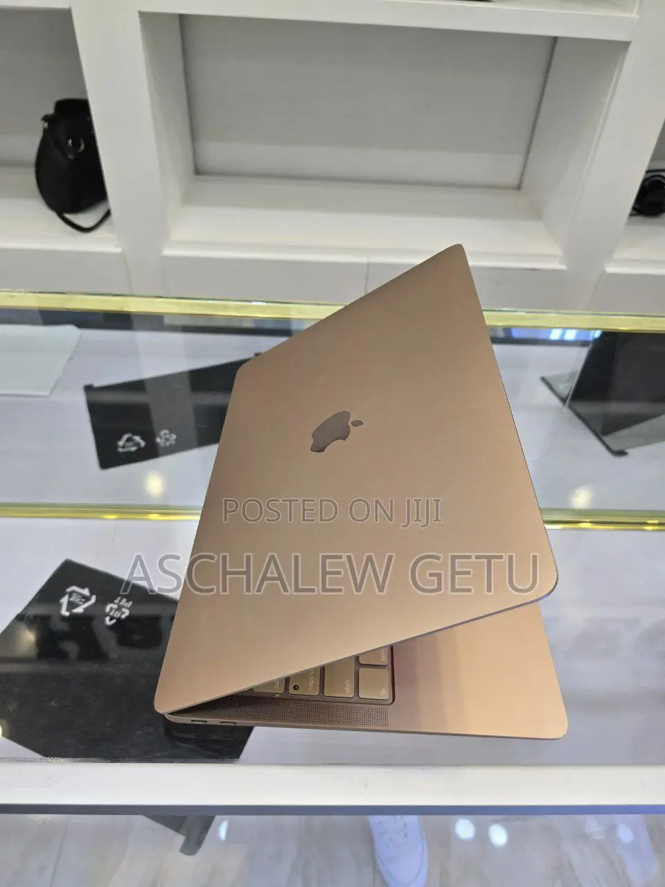 New Laptop Apple MacBook 8GB Apple M1 SSD 256GB