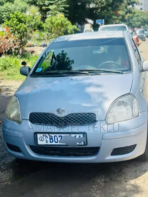 Photo - Toyota Vitz 2004 Gray