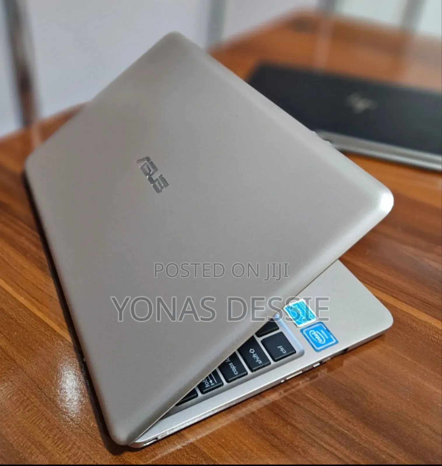 Laptop Asus Creator Q540 2GB Intel Core 2 Quad SSD 32GB