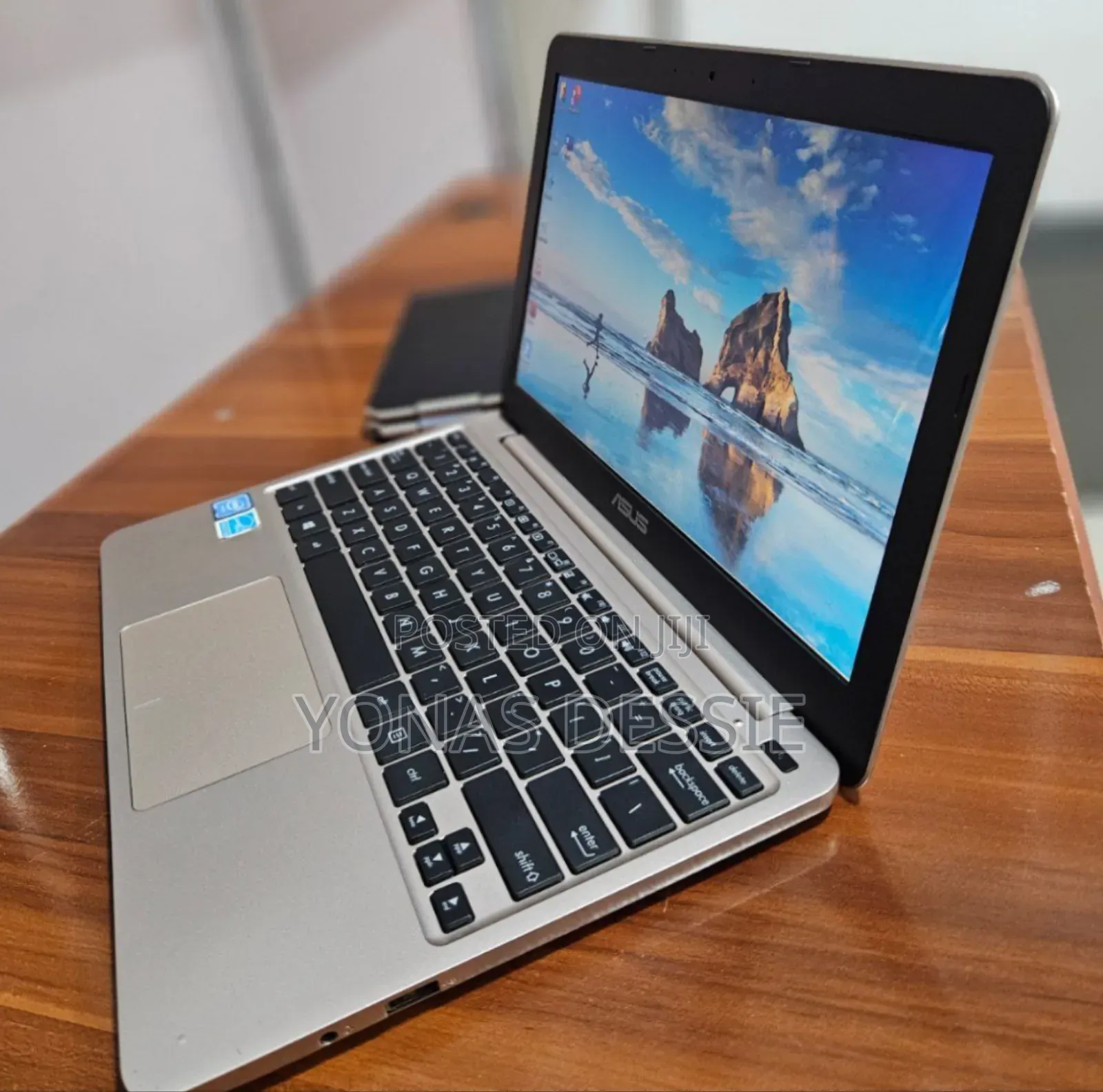 Laptop Asus Creator Q540 2GB Intel Core 2 Quad SSD 32GB