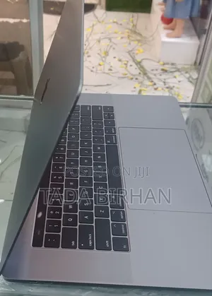 New Laptop Apple MacBook Pro 2017 16GB Intel Core I7 SSD 512GB