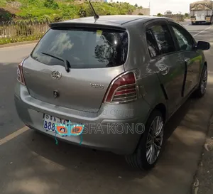 Photo - Toyota Yaris 2008 Gray