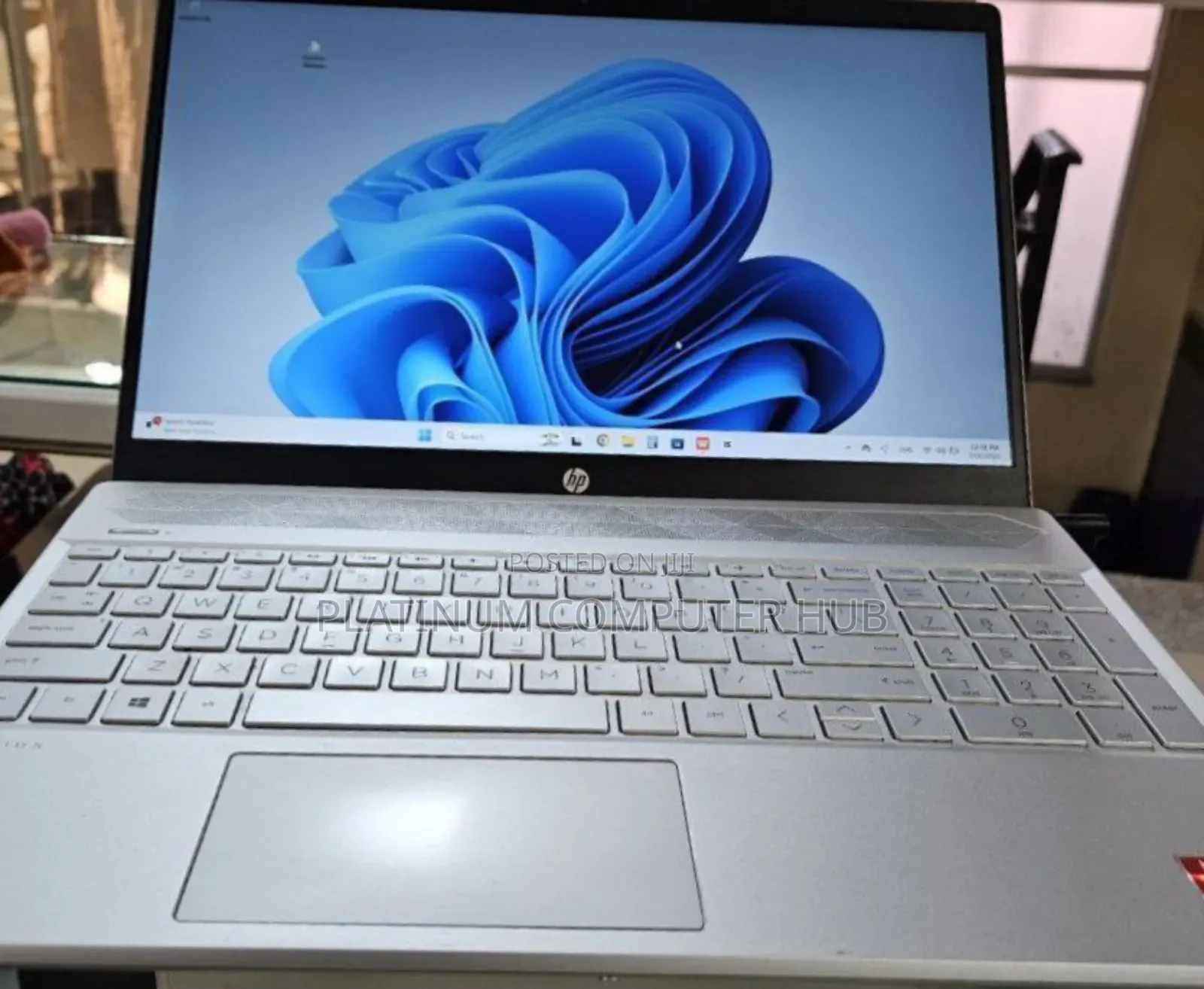 New Laptop HP Pavilion 10 8GB AMD Ryzen 3 SSD 256GB