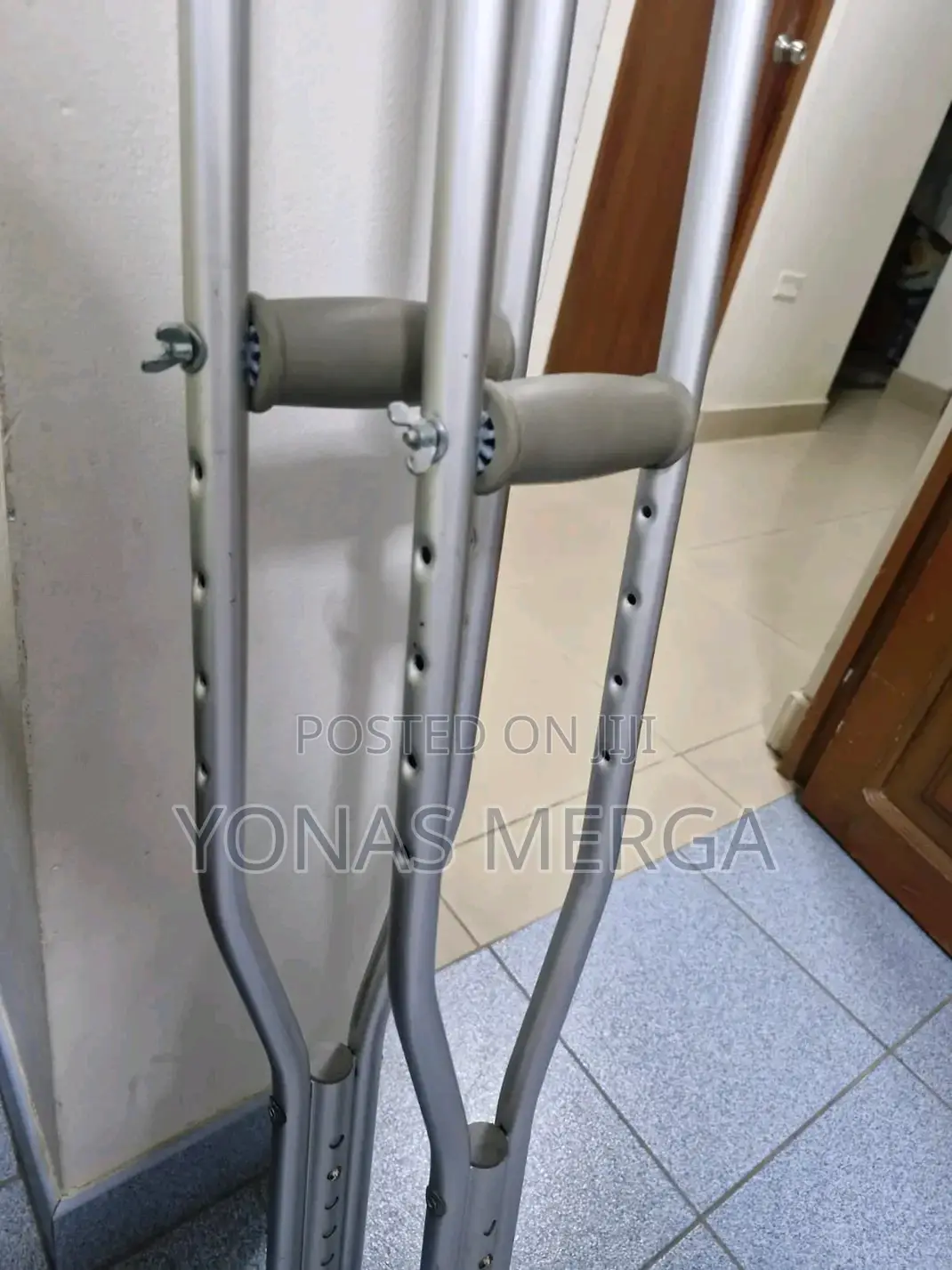 Pair of Adjustable Aluminum Crutchesةةةcrutches罛回crutches