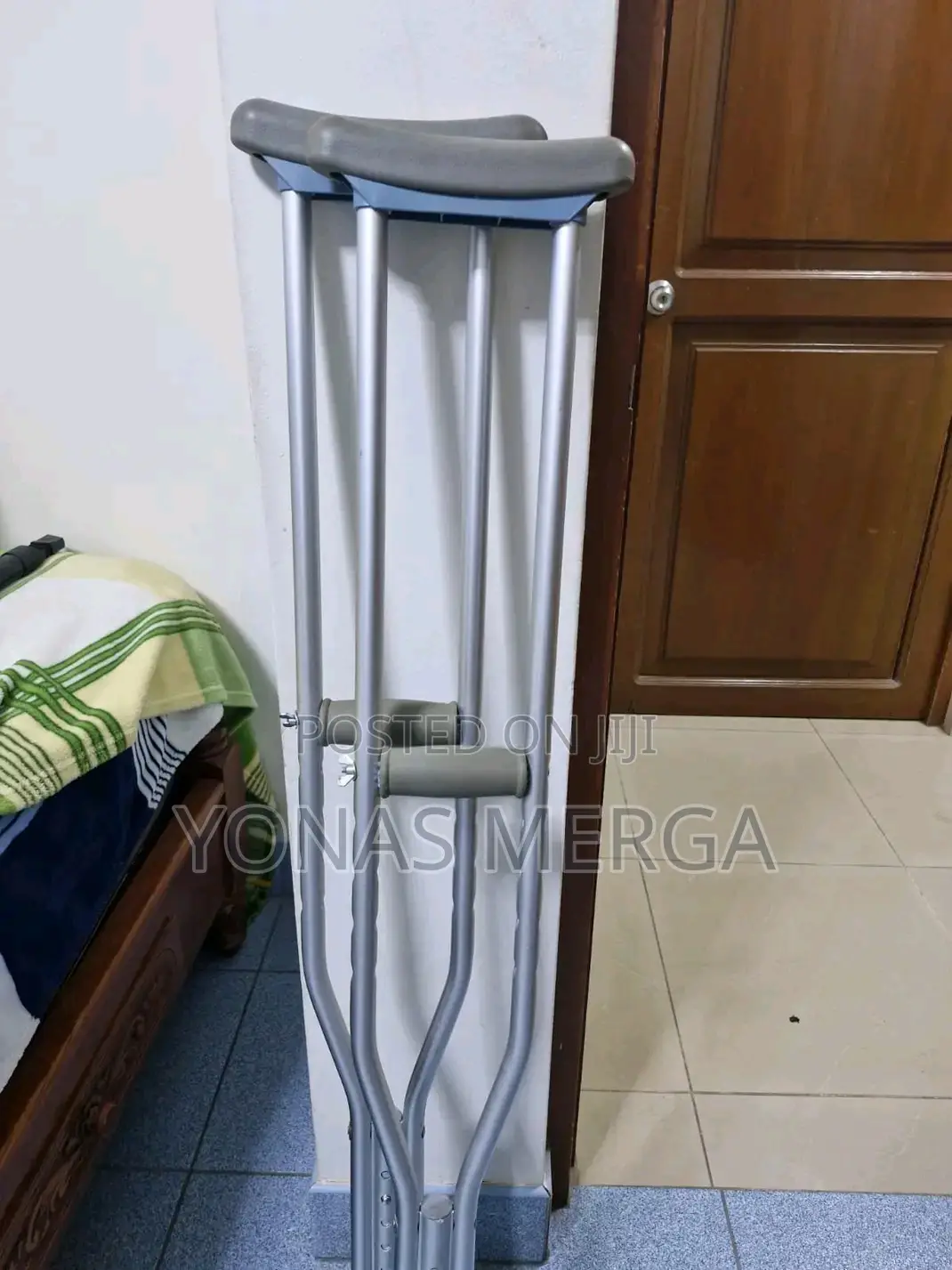 Pair of Adjustable Aluminum Crutchesةةةcrutches罛回crutches