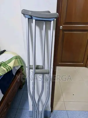 Photo - Pair of Adjustable Aluminum Crutchesةةةcrutches罛回crutches