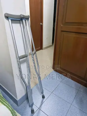 Photo - Underarm Forearm Crutches脂甩walking Crutches, Adult, 1 Pair