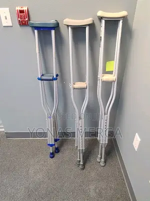 Photo - 2 PCS Ultralightررunderarm Crutches屮出axillary Crutches召耳ክራንች