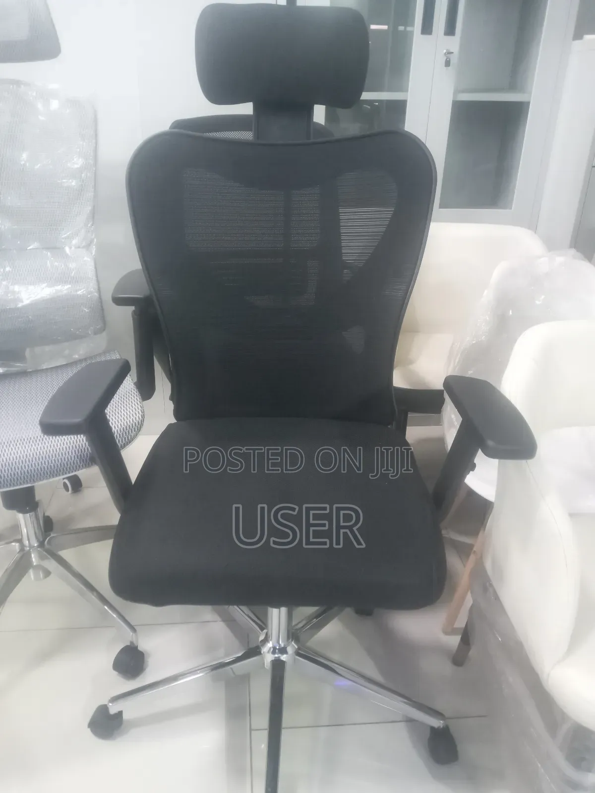 Comfortable Managerial Office Chair