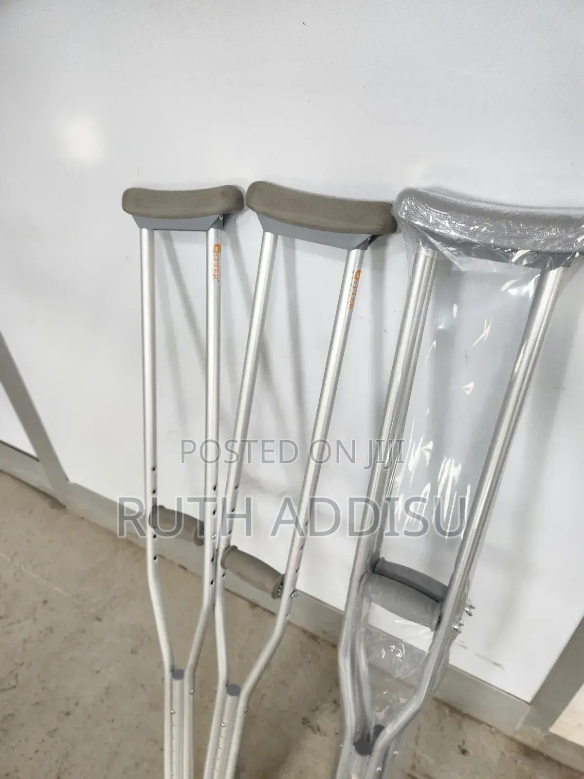 Axillary Bilateral Crutches臘肉crutches𣋡咩crutches銅牌axillary