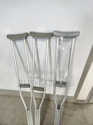 Crutches胺我axillary Crutches腔裏bilateral Axillary Crutches