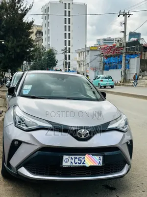 Photo - Toyota C-HR 2019 White