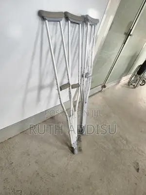 Crutches姑息bilateral Medical Axillary Crutches𡛾了crutches