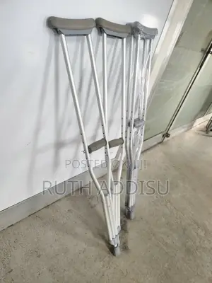 Photo - Crutches腕表crutches軍人crutches腔裏crutches墳地crutches墾荒crutches