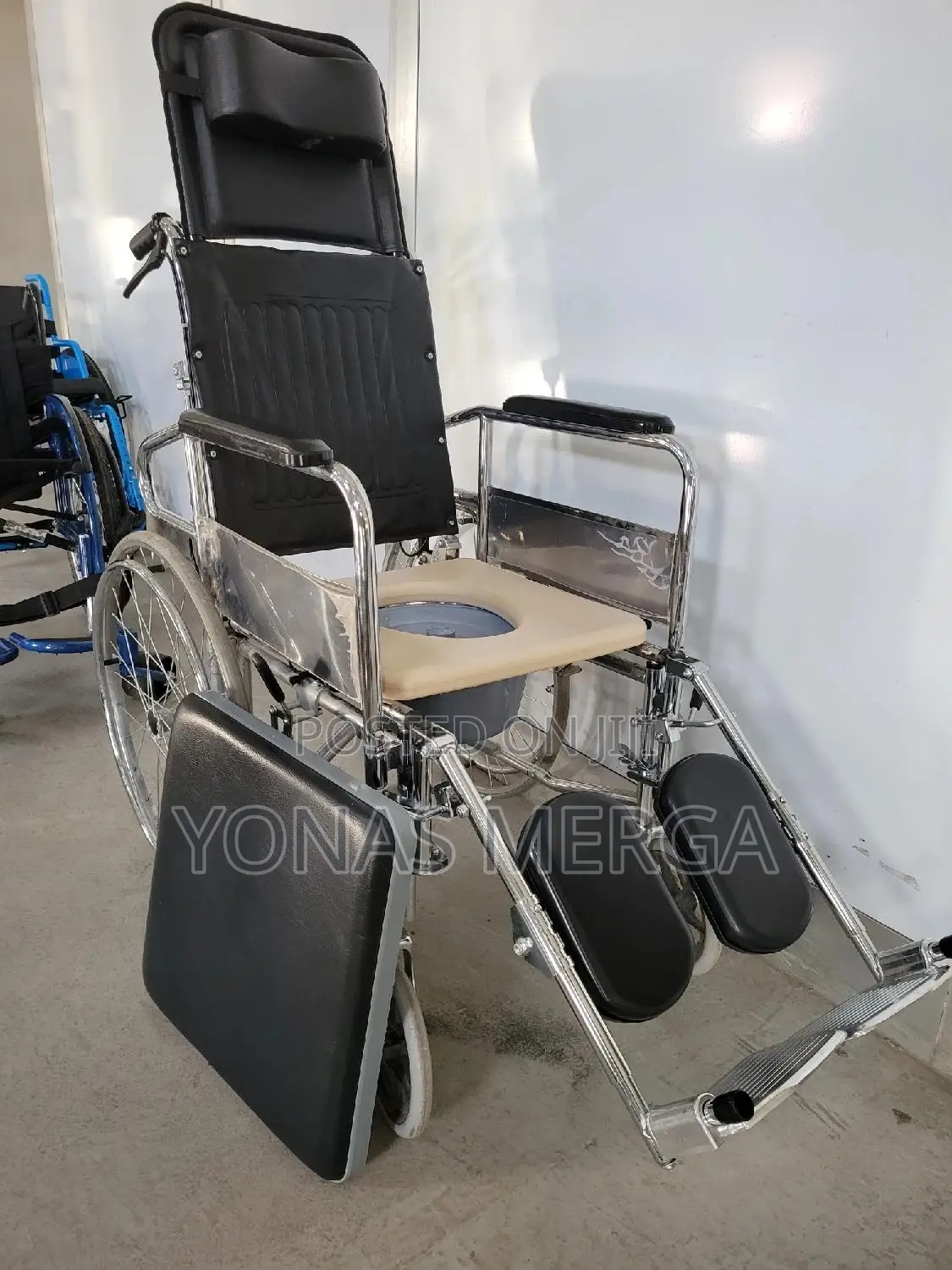Built-in Commode Wheelchair嗇坩pot Wheelchairوووwheelchair