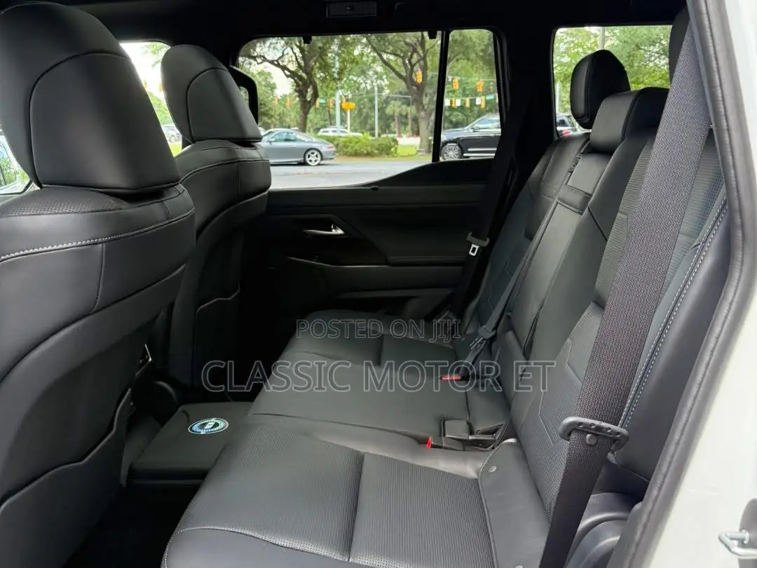 New Lexus GX 550h Hybrid AWD 2024 White