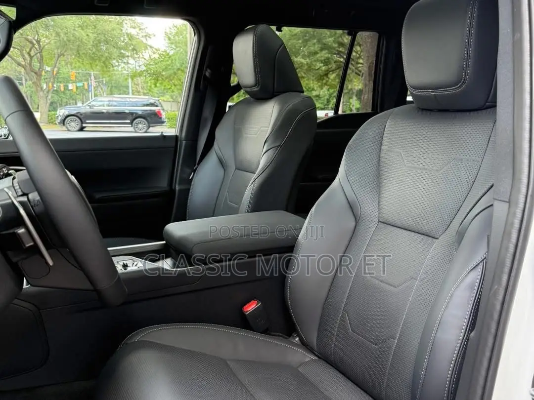 New Lexus GX 550h Hybrid AWD 2024 White