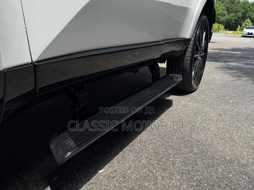 New Lexus GX 550h Hybrid AWD 2024 White