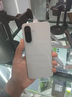 Photo - New Samsung Galaxy M14 64 GB White