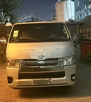 Photo - Toyota HiAce 2007 Silver