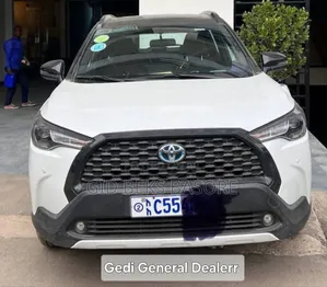 Photo - Toyota Corolla Cross 2024 White