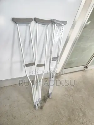 Photo - Crutches帡我axillary Bilateral Crutches冤屈axillary Crutches