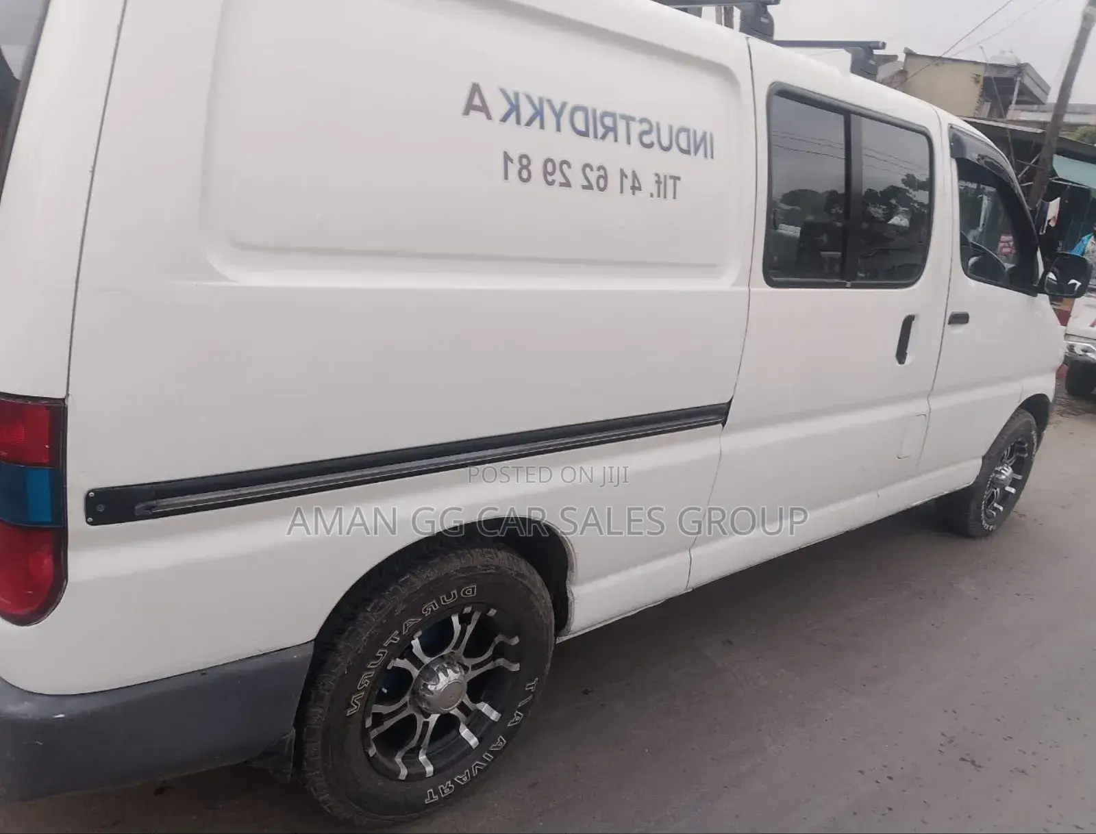 Toyota HiAce 2001 White