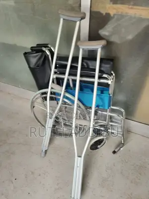 Photo - Bilateral Medical Axillary Crutches段考crutches袴吋crutches New