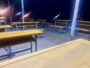 የተማሪ መማርያ ዴስክ ሙሉ በሙሉ በሀገር ውስጥ ዋንዛ እንጨት ባለ 1.30 ብረት የተዋቀረ