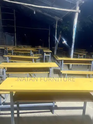 Photo - የተማሪ መማርያ ዴስክ ሙሉ በሙሉ በሀገር ውስጥ ዋንዛ እንጨት ባለ 1.30 ብረት የተዋቀረ