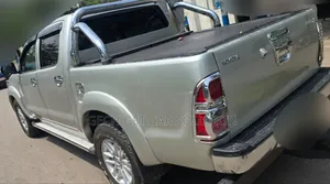 Toyota Hilux 2013 Gold