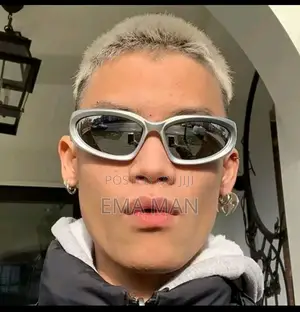 Photo - Unisex Y2k Cyberpunk Cool Silver Sunglasses for Men Women