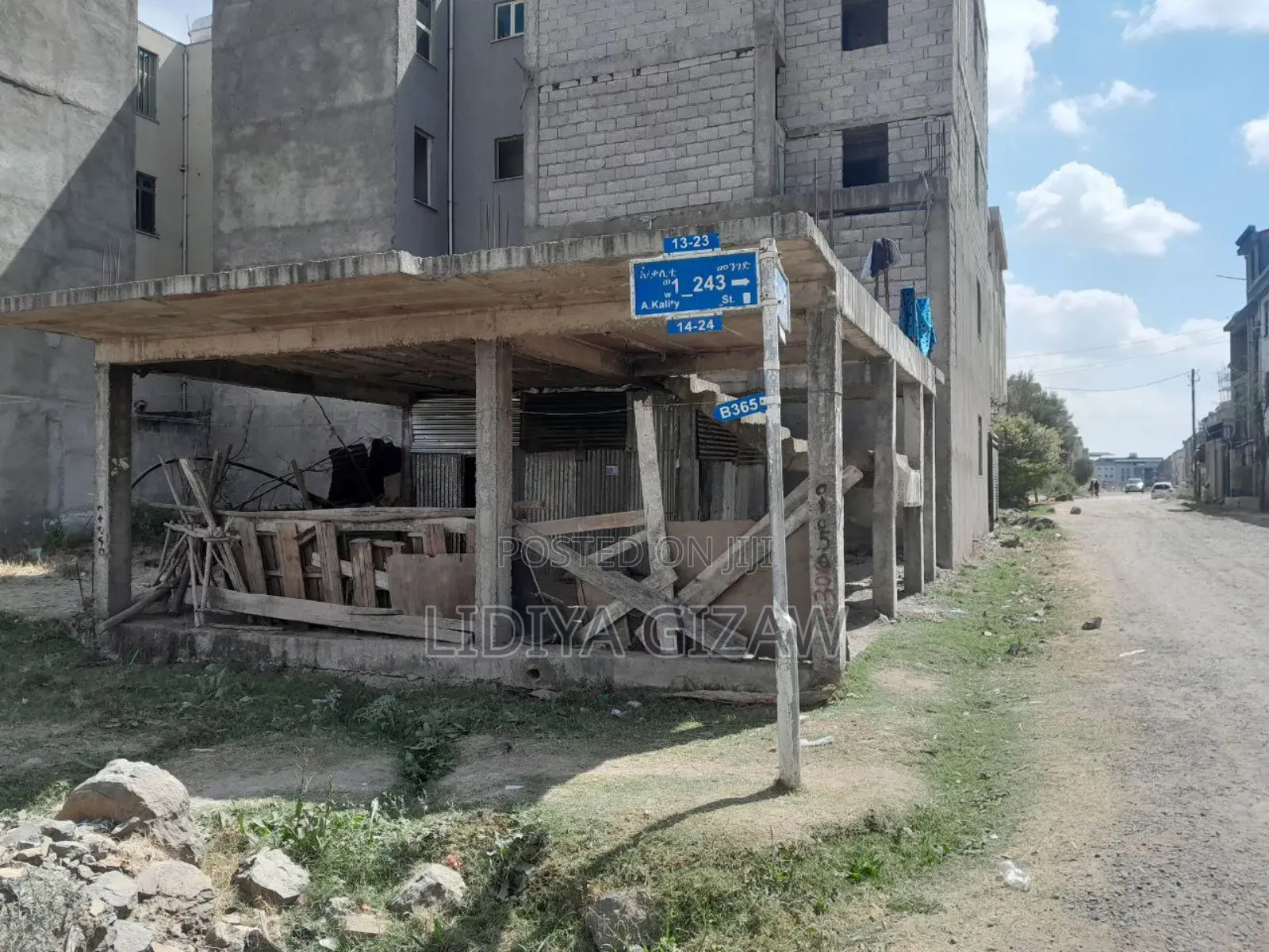 6bdrm House in Akaky Kaliti for sale