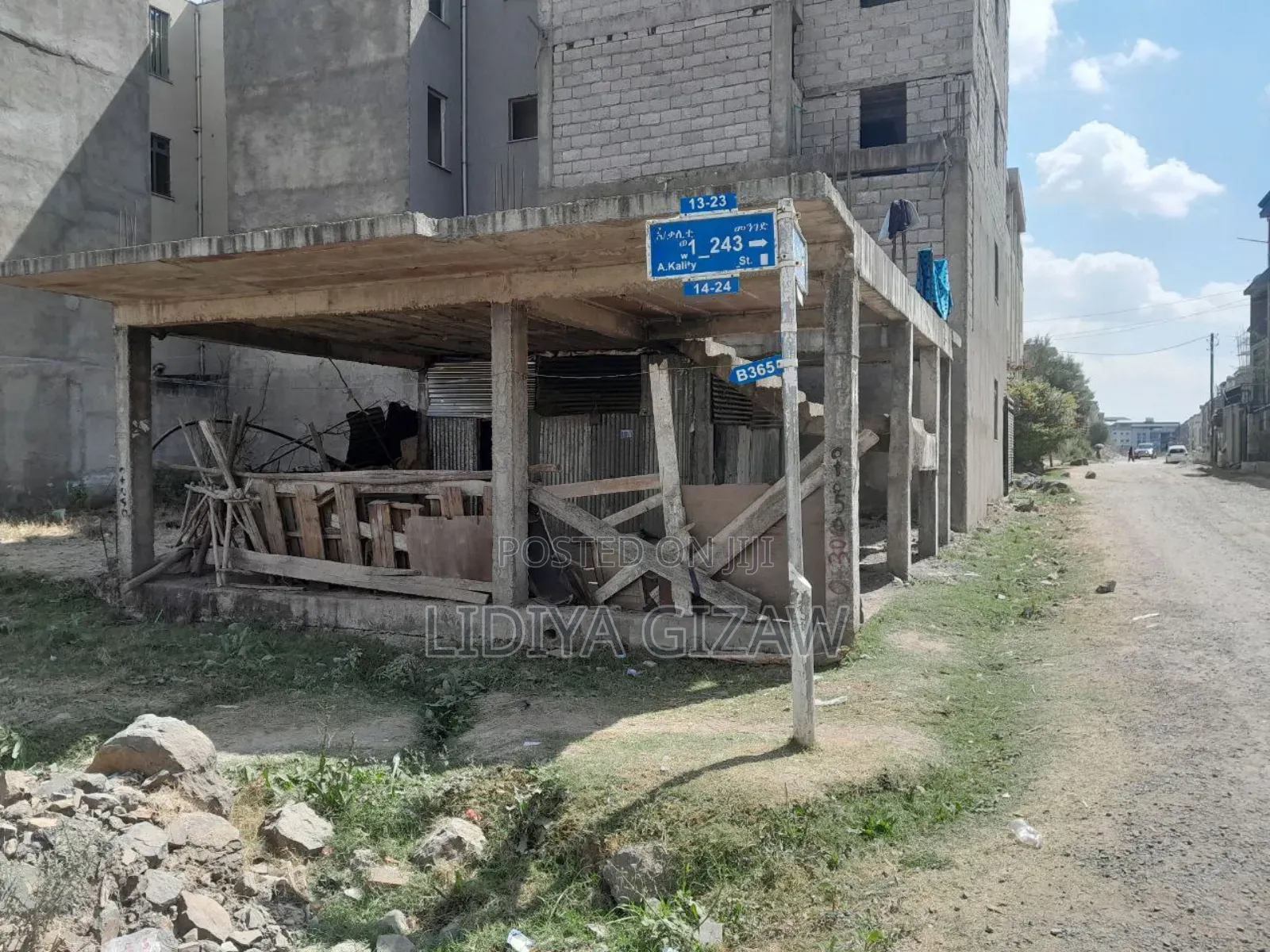 6bdrm House in Akaky Kaliti for sale