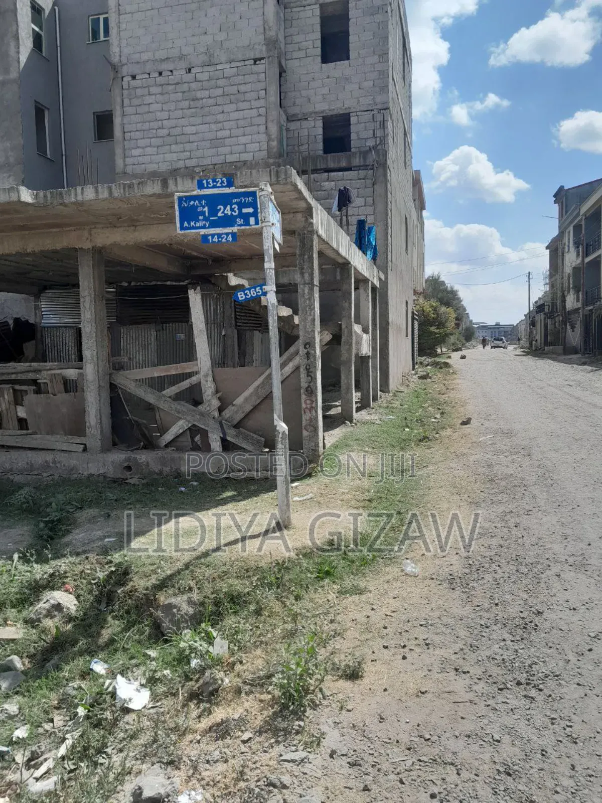 6bdrm House in Akaky Kaliti for sale