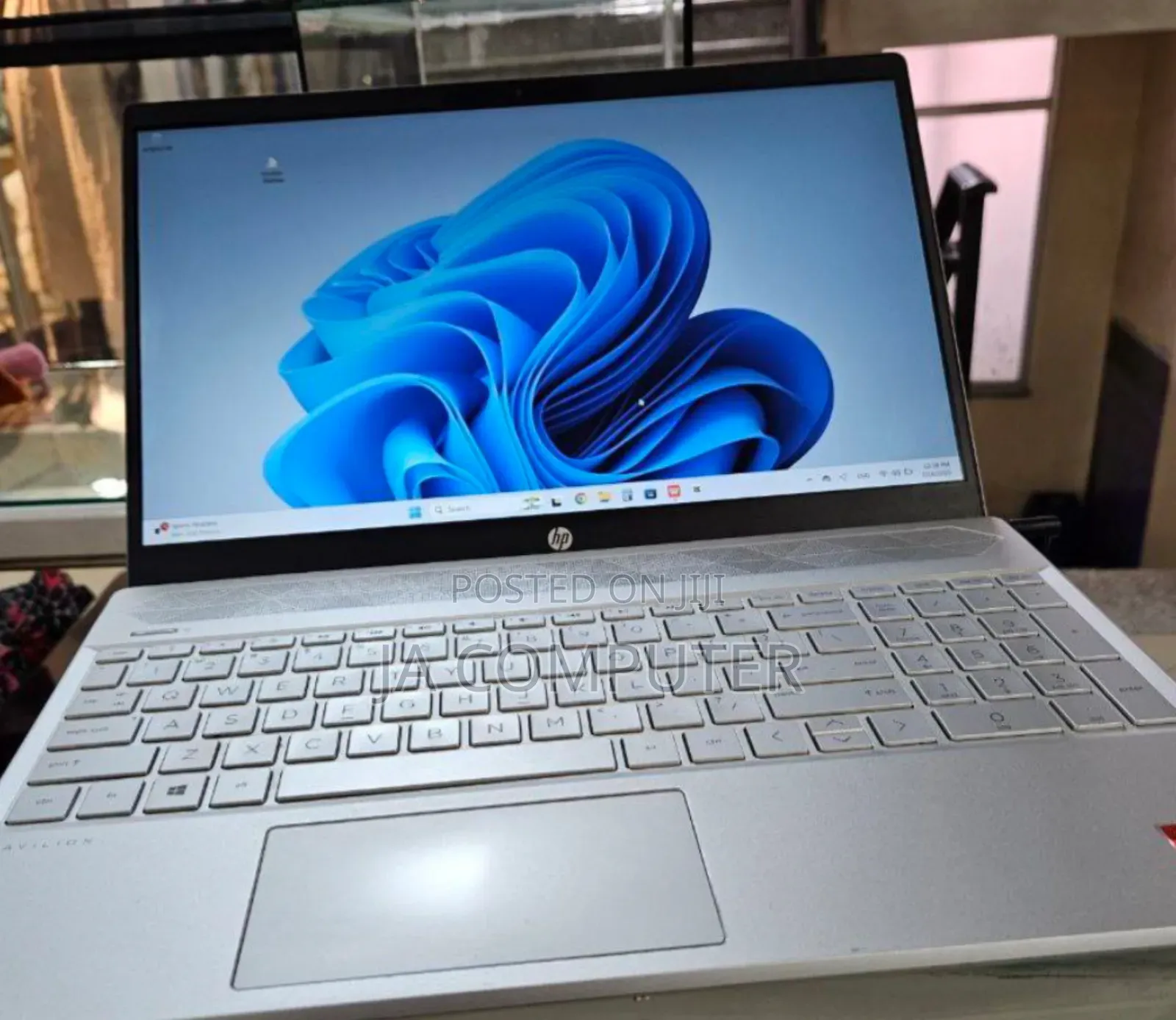 New Laptop HP Pavilion 15 8GB AMD Ryzen 3 SSD 256GB