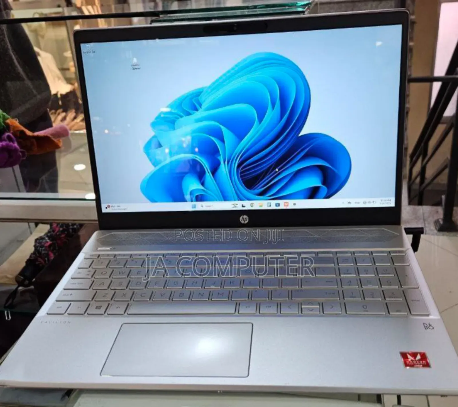 New Laptop HP Pavilion 15 8GB AMD Ryzen 3 SSD 256GB