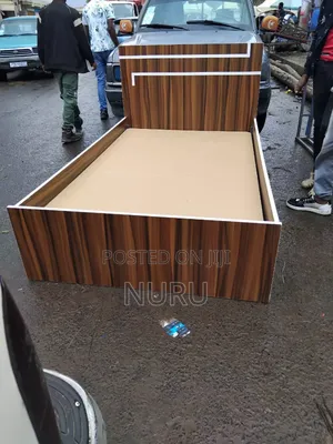 Photo - 1_20 Laminate አልጋ በትክክለኛ ብረትና በጠንካራ ችፑድ