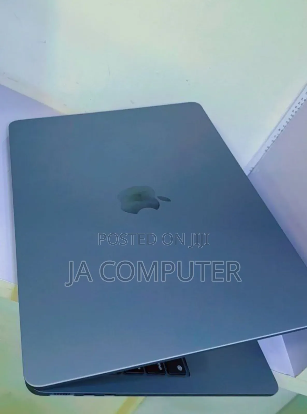 New Laptop Apple MacBook Air 2022 M2 16GB Apple M2 SSD 256GB